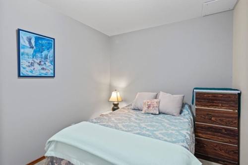 161 West Lakeview Drive, Chestermere, AB - Indoor Photo Showing Bedroom