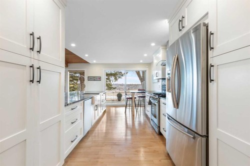 825-860 Midridge Drive Se, Calgary, AB - Indoor Photo Showing Kitchen With Upgraded Kitchen