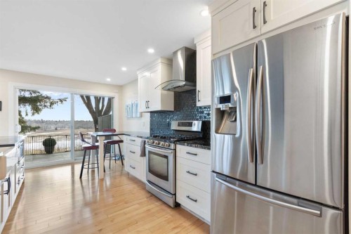 825-860 Midridge Drive Se, Calgary, AB - Indoor Photo Showing Kitchen With Stainless Steel Kitchen With Upgraded Kitchen
