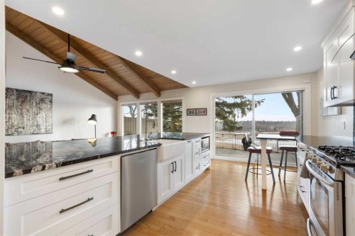 825-860 Midridge Drive Se, Calgary, AB - Indoor Photo Showing Kitchen With Stainless Steel Kitchen With Upgraded Kitchen