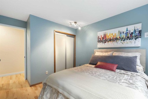 825-860 Midridge Drive Se, Calgary, AB - Indoor Photo Showing Bedroom
