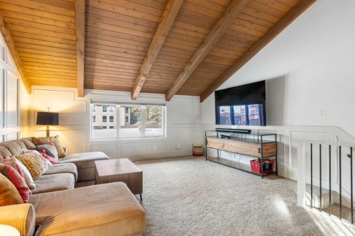 825-860 Midridge Drive Se, Calgary, AB - Indoor Photo Showing Living Room