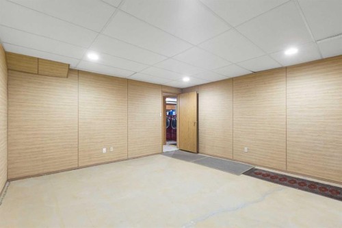 825-860 Midridge Drive Se, Calgary, AB - Indoor Photo Showing Basement