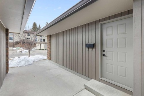 825-860 Midridge Drive Se, Calgary, AB - Outdoor With Exterior