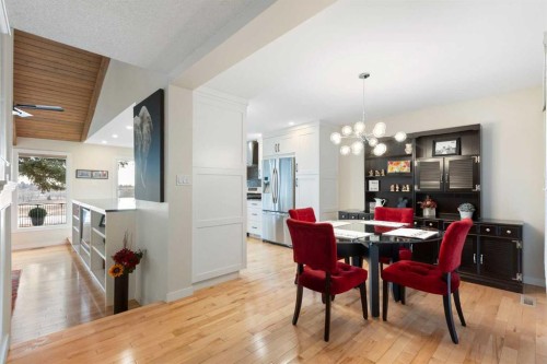 825-860 Midridge Drive Se, Calgary, AB - Indoor Photo Showing Dining Room