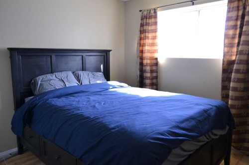 649 Pineland Road Ne, Calgary, AB - Indoor Photo Showing Bedroom