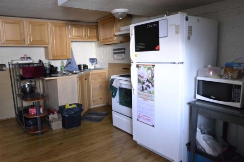 649 Pineland Road Ne, Calgary, AB - Indoor Photo Showing Kitchen