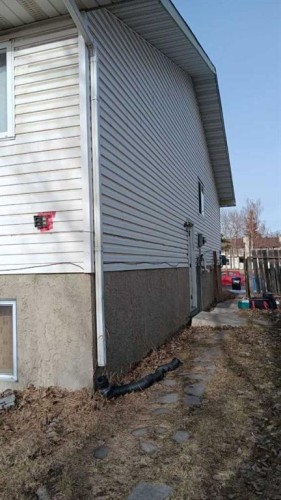 649 Pineland Road Ne, Calgary, AB - Outdoor With Exterior