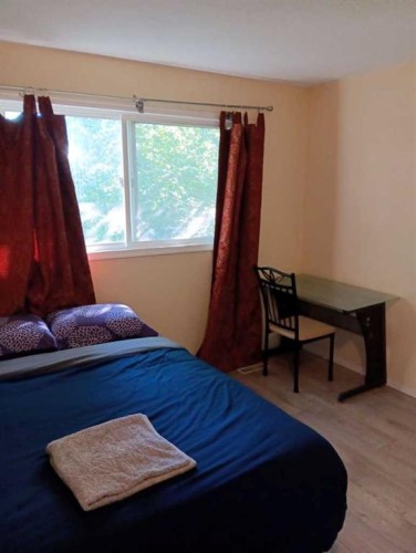 649 Pineland Road Ne, Calgary, AB - Indoor Photo Showing Bedroom