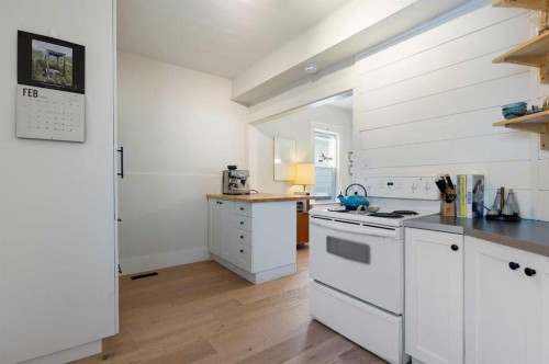317 18 Avenue Nw, Calgary, AB - Indoor Photo Showing Kitchen