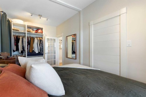 317 18 Avenue Nw, Calgary, AB - Indoor Photo Showing Bedroom