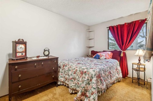 119 Whiteridge Place Ne, Calgary, AB - Indoor Photo Showing Bedroom