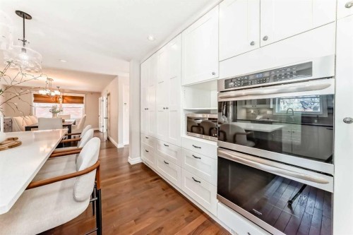 36 Stradbrooke Way Sw, Calgary, AB - Indoor Photo Showing Kitchen