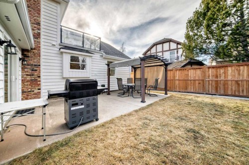 36 Stradbrooke Way Sw, Calgary, AB - Outdoor