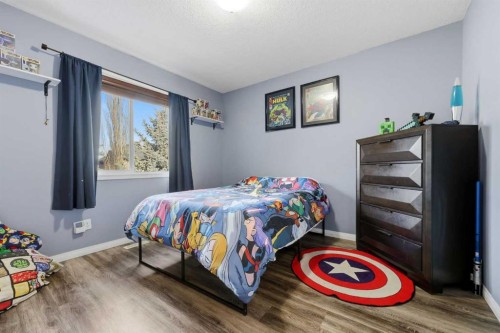 307 Valley Crest Court Nw, Calgary, AB - Indoor Photo Showing Bedroom