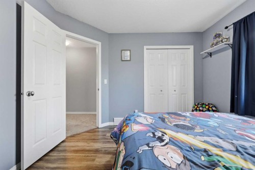 307 Valley Crest Court Nw, Calgary, AB - Indoor Photo Showing Bedroom