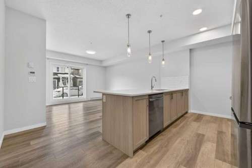 1106-33 Carringham Gate Nw, Calgary, AB - Indoor Photo Showing Kitchen
