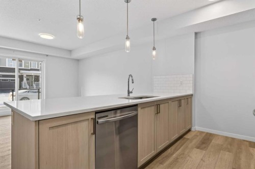 1106-33 Carringham Gate Nw, Calgary, AB - Indoor Photo Showing Kitchen With Upgraded Kitchen