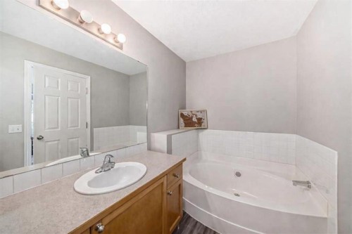 26 Copperfield View Se, Calgary, AB - Indoor Photo Showing Bathroom