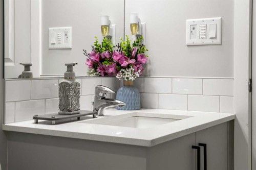 237 Walgrove Boulevard Se, Calgary, AB - Indoor Photo Showing Bathroom