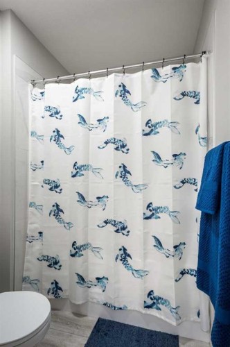 237 Walgrove Boulevard Se, Calgary, AB - Indoor Photo Showing Bathroom