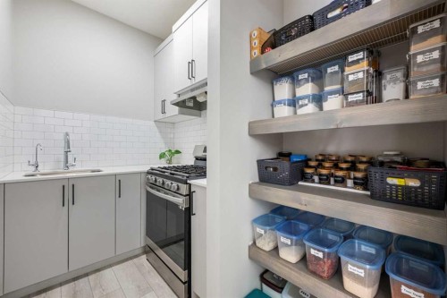 237 Walgrove Boulevard Se, Calgary, AB - Indoor Photo Showing Kitchen