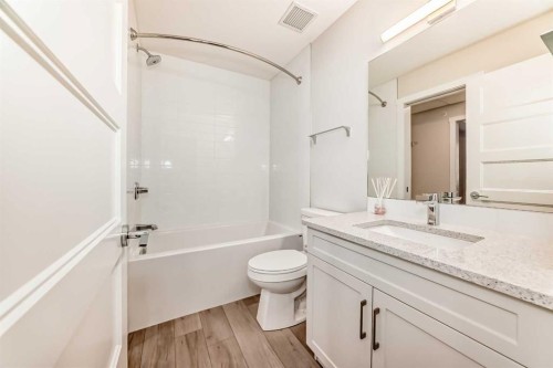 2209-2117 81 Street Sw, Calgary, AB - Indoor Photo Showing Bathroom