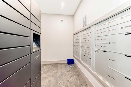 2209-2117 81 Street Sw, Calgary, AB - Indoor Photo Showing Other Room