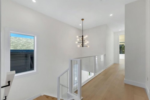 415 37 Avenue Nw, Calgary, AB - Indoor Photo Showing Other Room