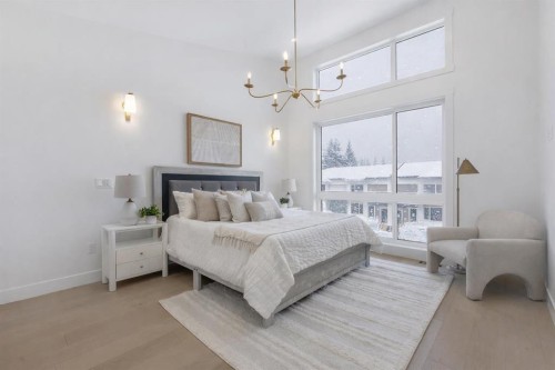 415 37 Avenue Nw, Calgary, AB - Indoor Photo Showing Bedroom