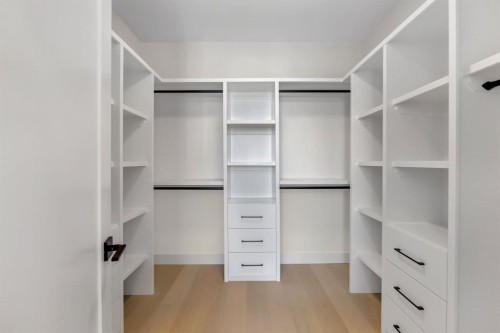 415 37 Avenue Nw, Calgary, AB - Indoor With Storage