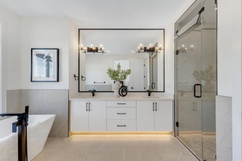 415 37 Avenue Nw, Calgary, AB - Indoor Photo Showing Bathroom