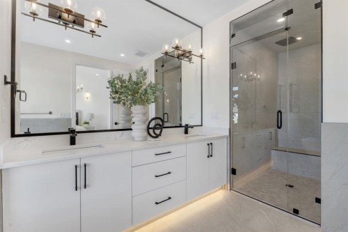 415 37 Avenue Nw, Calgary, AB - Indoor Photo Showing Bathroom