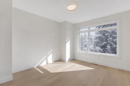 415 37 Avenue Nw, Calgary, AB - Indoor Photo Showing Other Room