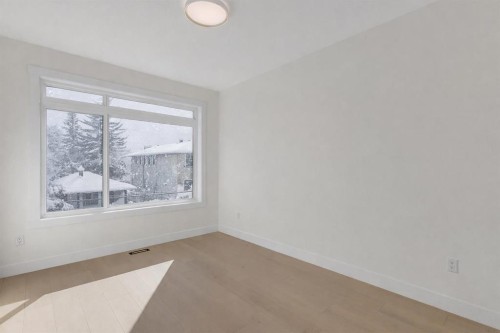 415 37 Avenue Nw, Calgary, AB - Indoor Photo Showing Other Room