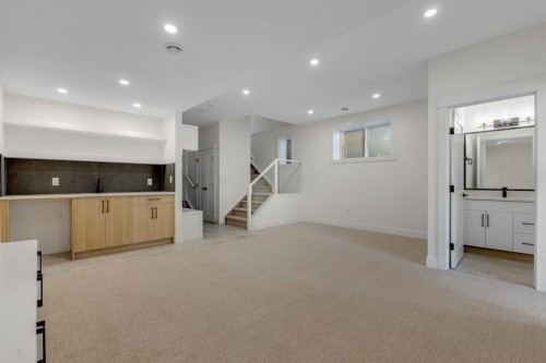 415 37 Avenue Nw, Calgary, AB - Indoor