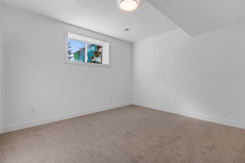 415 37 Avenue Nw, Calgary, AB - Indoor Photo Showing Other Room