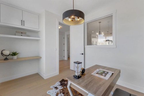 415 37 Avenue Nw, Calgary, AB - Indoor Photo Showing Other Room