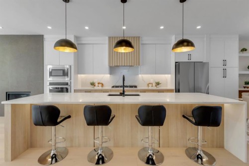 415 37 Avenue Nw, Calgary, AB - Indoor Photo Showing Kitchen With Upgraded Kitchen
