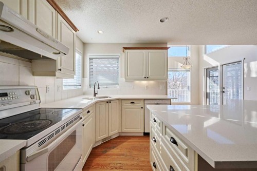805 Panorama Hills Drive Nw, Calgary, AB - Indoor Photo Showing Kitchen