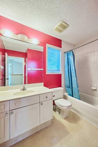 805 Panorama Hills Drive Nw, Calgary, AB - Indoor Photo Showing Bathroom