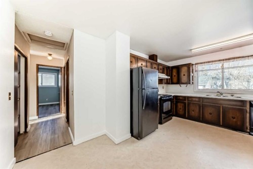 5439 Dalrymple Crescent Nw, Calgary, AB - Indoor Photo Showing Kitchen