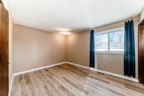 5439 Dalrymple Crescent Nw, Calgary, AB - Indoor Photo Showing Other Room