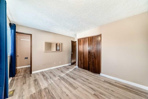 5439 Dalrymple Crescent Nw, Calgary, AB - Indoor Photo Showing Other Room