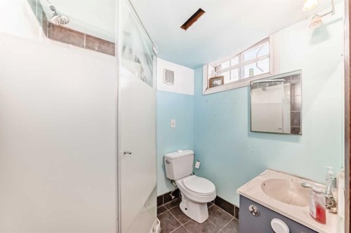 5439 Dalrymple Crescent Nw, Calgary, AB - Indoor Photo Showing Bathroom