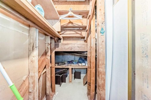 5439 Dalrymple Crescent Nw, Calgary, AB - Indoor Photo Showing Other Room