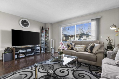78 Templeson Crescent Ne, Calgary, AB - Indoor Photo Showing Living Room