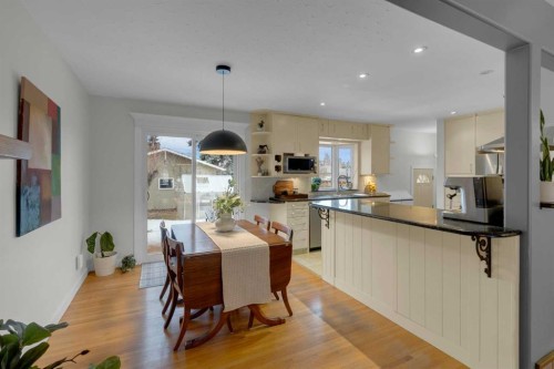 4512 41 Avenue Sw, Calgary, AB - Indoor