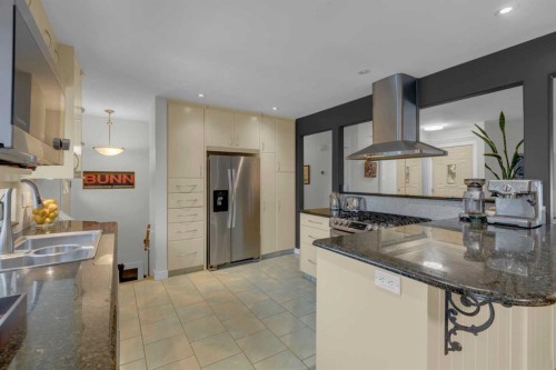 4512 41 Avenue Sw, Calgary, AB - Indoor