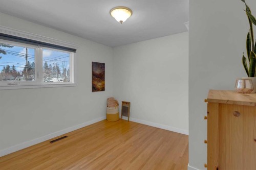 4512 41 Avenue Sw, Calgary, AB - Indoor Photo Showing Other Room